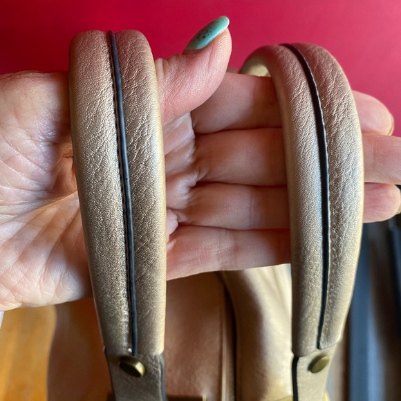 Ampere very soft Vegan Gold 3-way satchel, shoulder, crossbody holiday fun - Picture 7 of 9